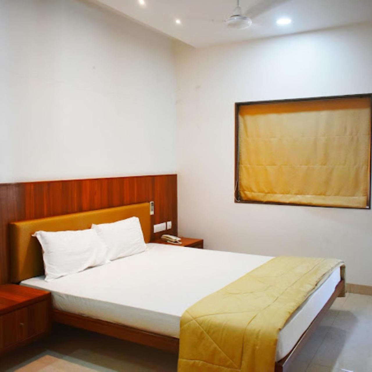 Hotel Anjali Palace Bhuj Ngoại thất bức ảnh