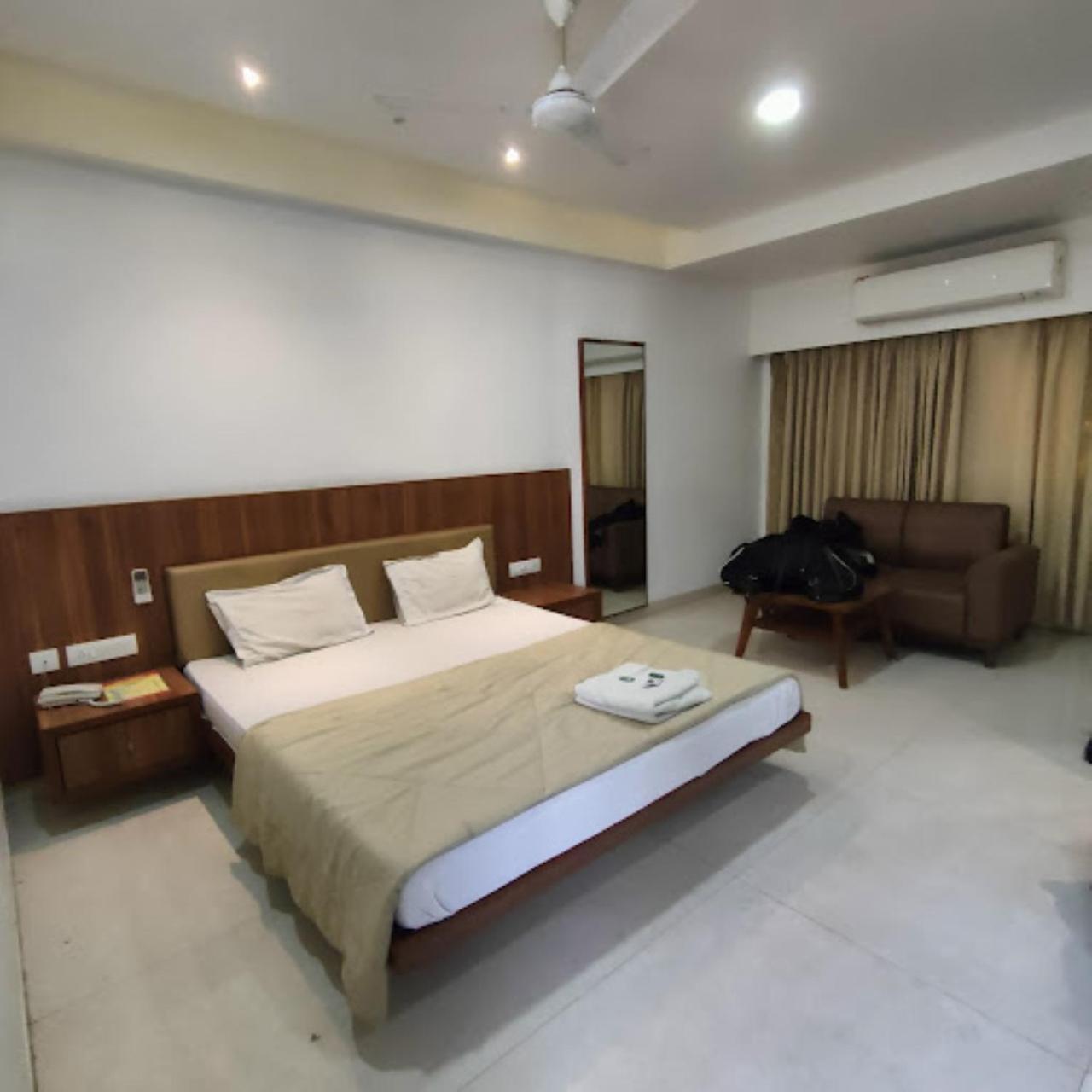 Hotel Anjali Palace Bhuj Ngoại thất bức ảnh