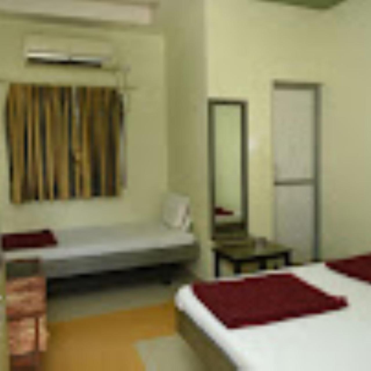 Hotel Anjali Palace Bhuj Ngoại thất bức ảnh